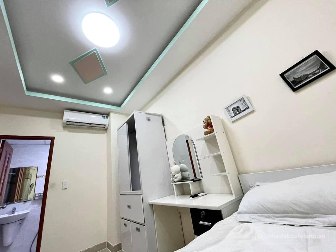 Bán nhà riêng: Bán CHDV 14P - Giá rẻ - P. Nguyễn Thái Bình, Q.1 - DT: 3.6 x 24 -
