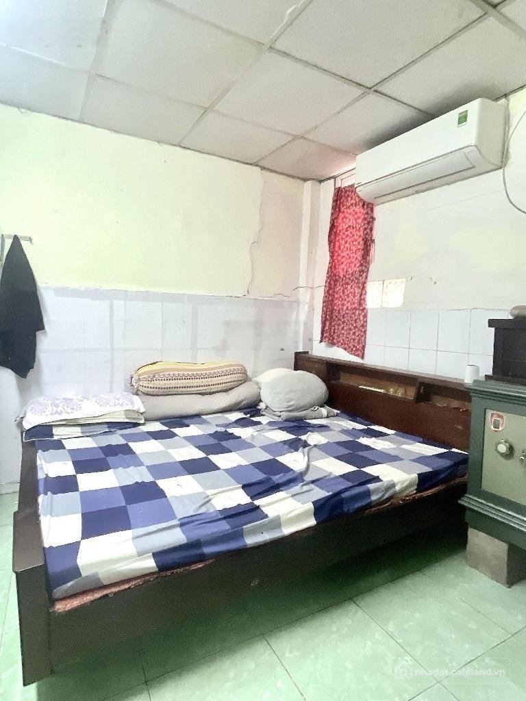 Bán nhà riêng: Hơn 5 tỷ - 83m2 - hẻm xe tải - lô góc thoáng - gần chợ Phú Lâm - 