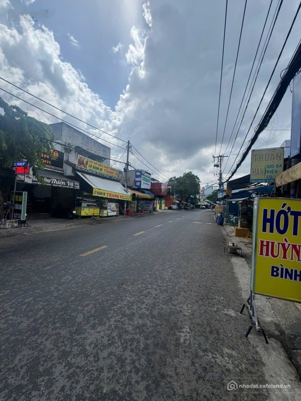 Bán nhà riêng: Bán nhà MT đường Lê Đình Cẩn, P. Tân Tạo, 6 x 28m, cấp 4, giá 13 