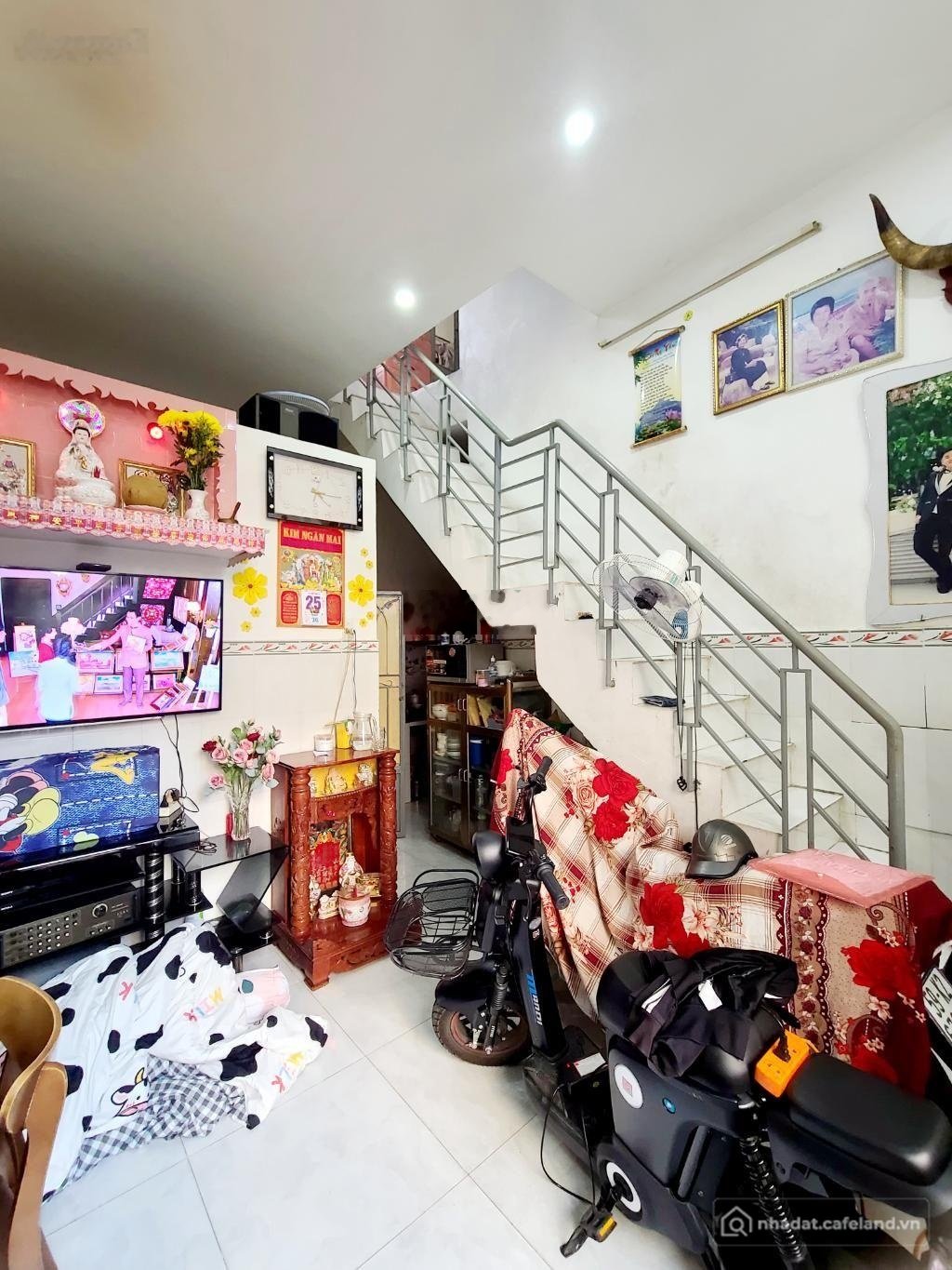 Bán nhà riêng: Cách 200 m đến siêu thị - Gần trường - Khu phố yên tĩnh - Nằm tro