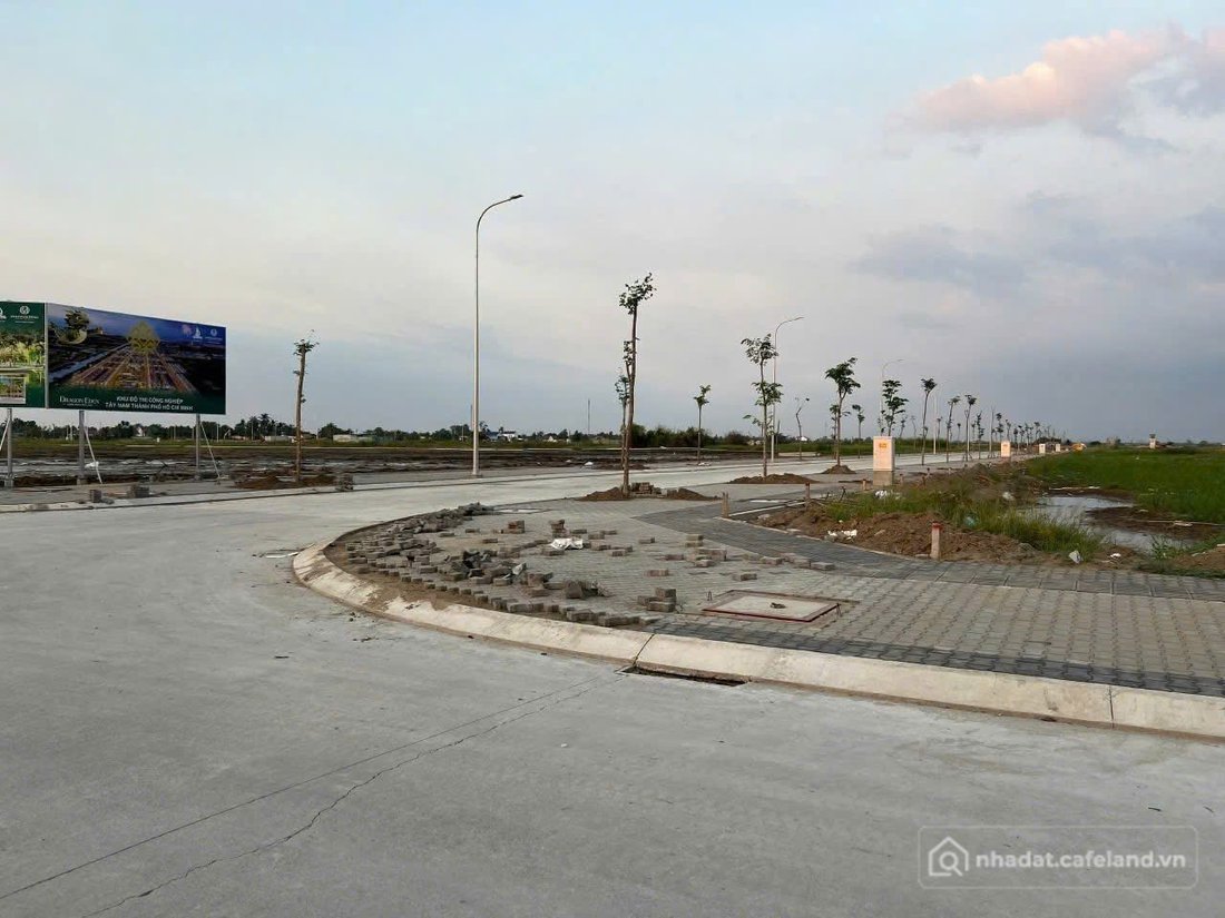 Bán đất nền dự án: Bán đất 90m2 tại dự án Dragon Eden, giá 26 triệu/ m2, sổ sẵn