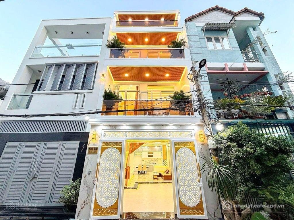 Bán nhà riêng: Bán nhà cạnh Phú Mỹ Hưng. Diện tích: 5m x 12. 4 tầng 4 phòng ngủ.
