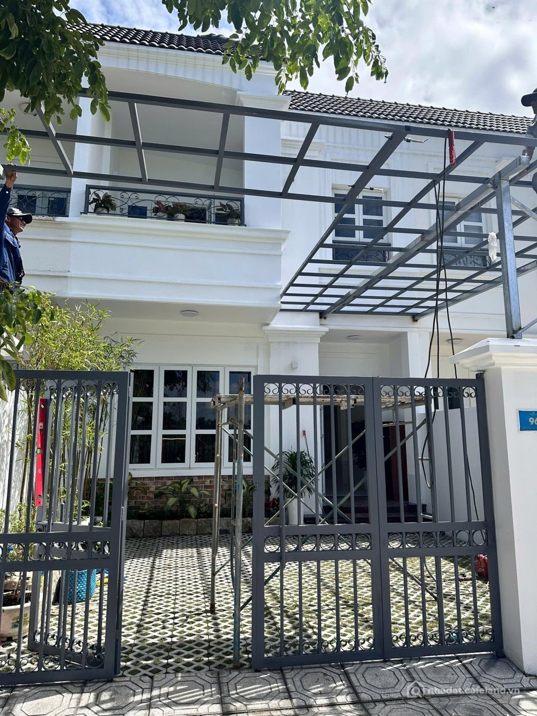 Bán biệt thự: Cần tiền bán căn nhà phố Thăng Long Hiệp Phước, DT 115m2, sổ đỏ. F