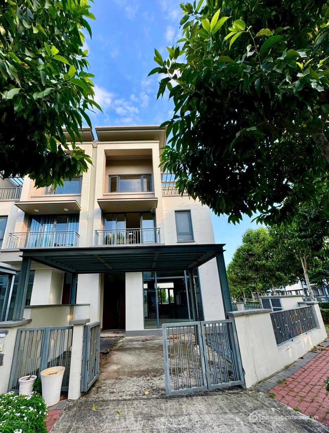 Bán biệt thự: Nhà Phố Góc SwanPark -3 tầng siêu đẹp, sân cực rộng- Ngang 9.3m - 