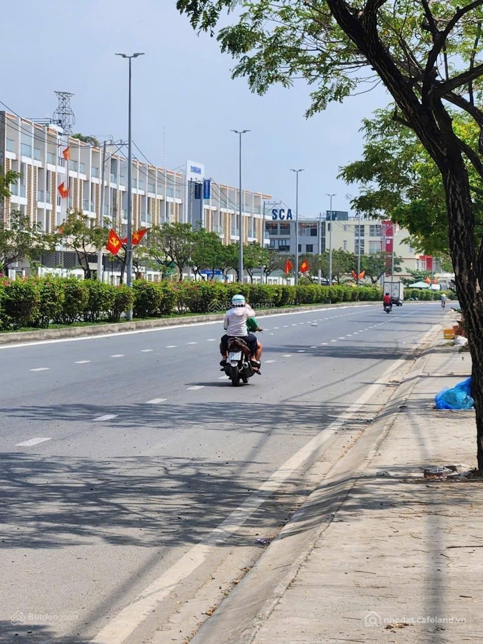 Bán đất thổ cư: Chủ nhà định cư bán nhanh nền đất mặt tiền Phạm Hùng, KDC Đại Ph