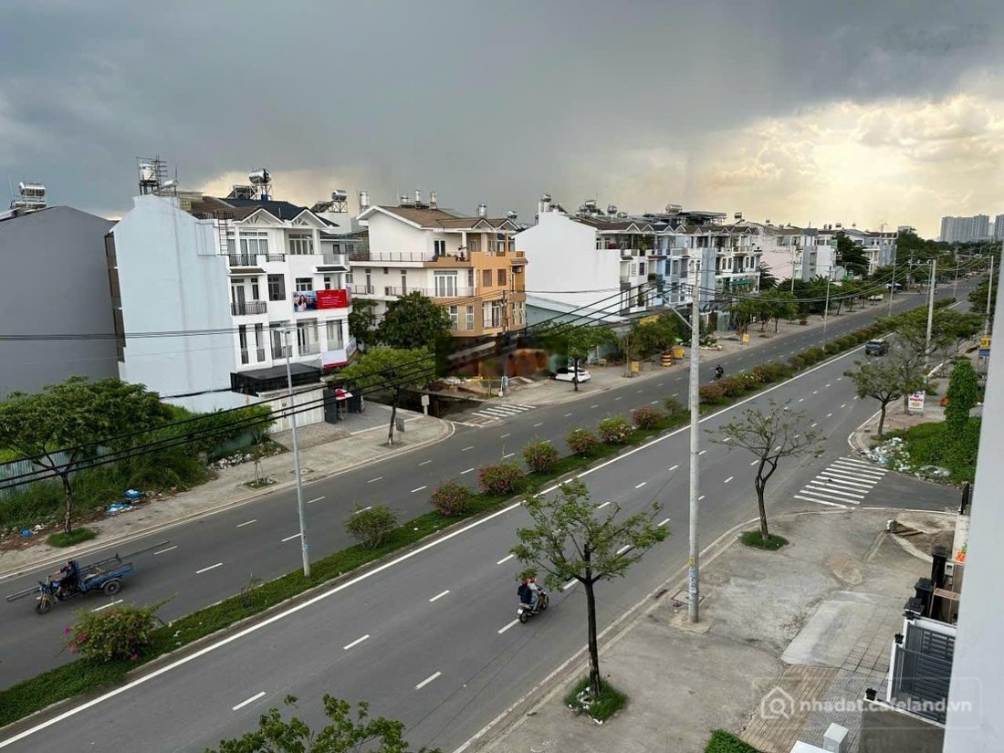 Bán đất thổ cư: Chính chủ cần bán nền đất mặt tiền khu Đại Phúc. DT 110m, vị trí