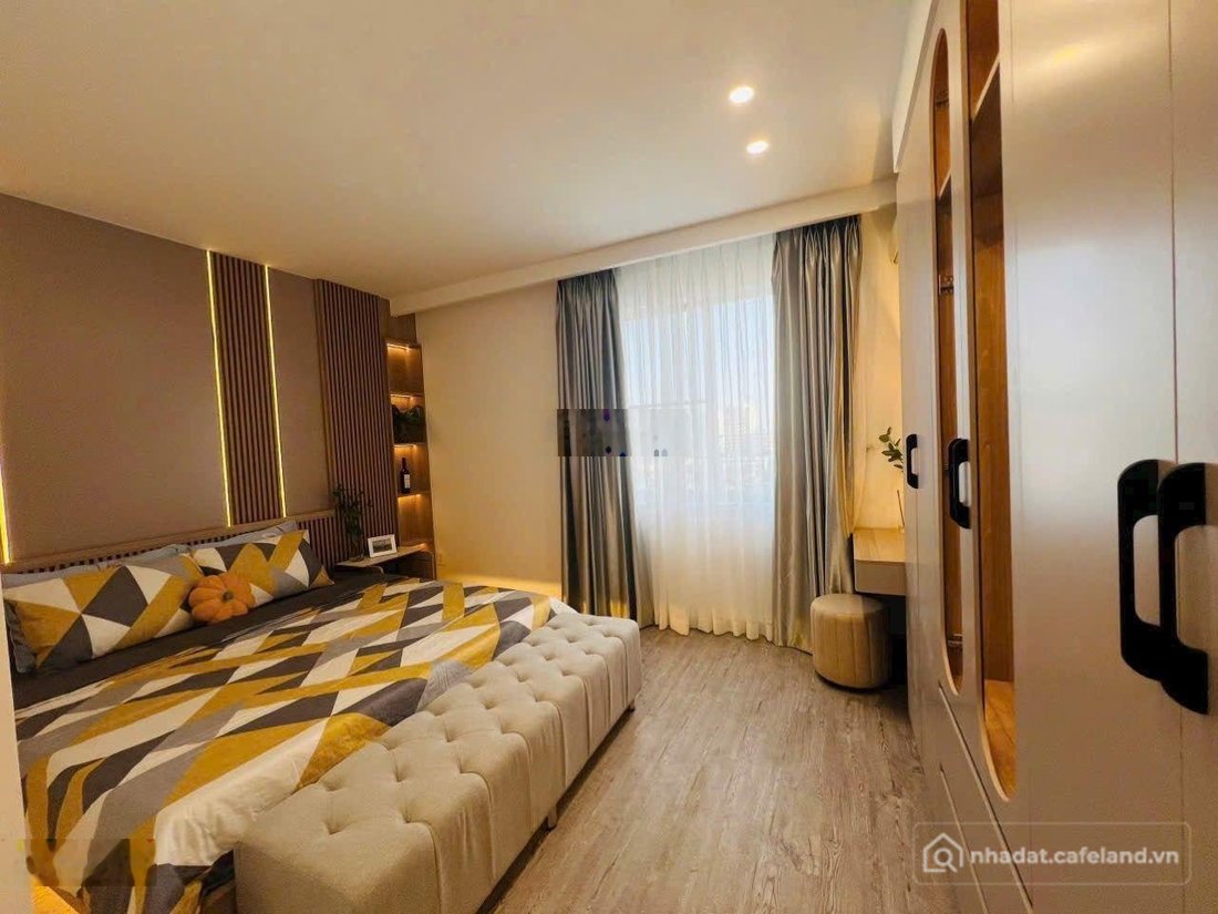 Bán căn hộ chung cư: Bán căn hộ Sunrise City 129m2, 3PN, 2WC. Có sổ hồng. Giá 9.