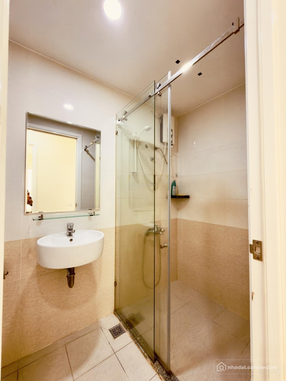 Bán căn hộ chung cư: Bán Căn Góc CC Diamond Riverside, Võ Văn Kiệt, 3,35 tỷ, 68m