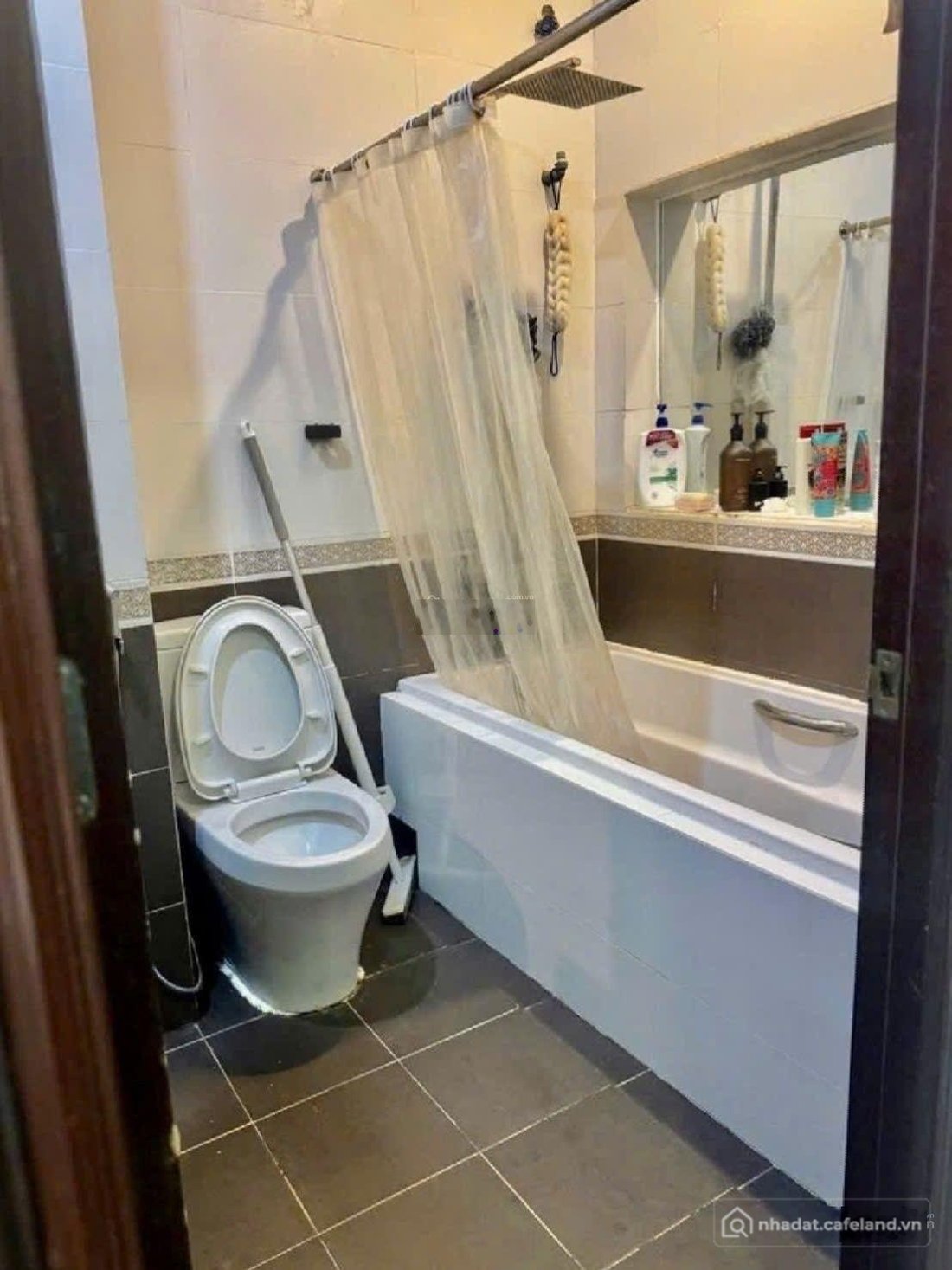 Bán nhà riêng: Phước kiển- gara ôtô- 81m2- 3tầng-lkề sadeco- hoan công đầy đủ