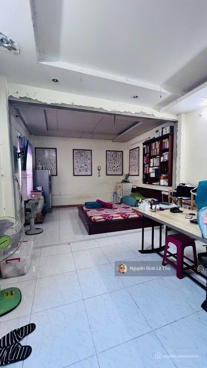 Bán nhà riêng: Lê Văn lương phước kiển, kế bên KDC sadeco, 70m2, Ngang 4m, 3 tần