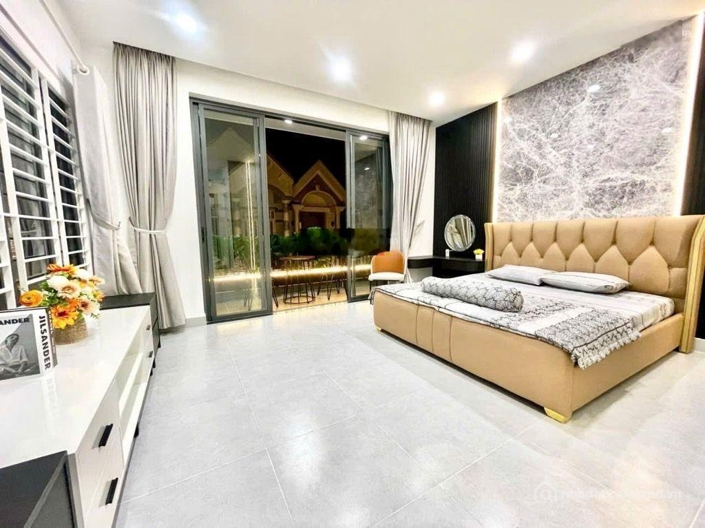 Bán nhà riêng: Bán nhà 4 tầng (ngang bề thế 7mx20m) - gara ôtô ngủ - KDC The Sun