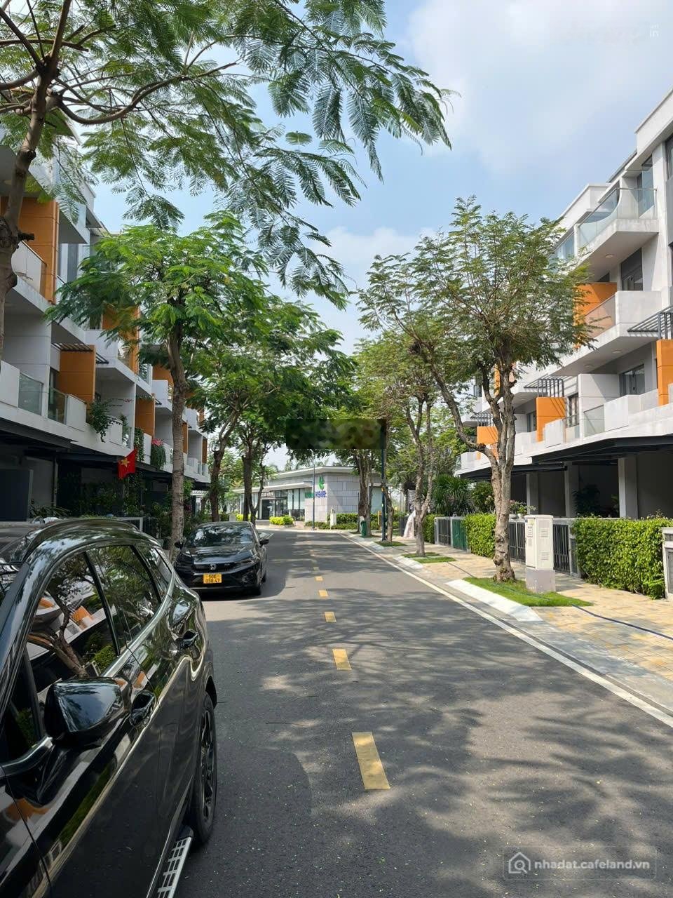 Bán biệt thự: Bán Nhà Lovera Premier view trực diện công viên Hồ Bơi một căn duy