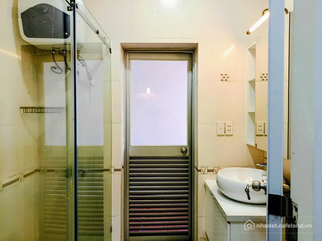 Bán căn hộ chung cư: Cần bán gấp căn hộ 71m2, chung cư Sky Garden 2, 02PN, giá 5