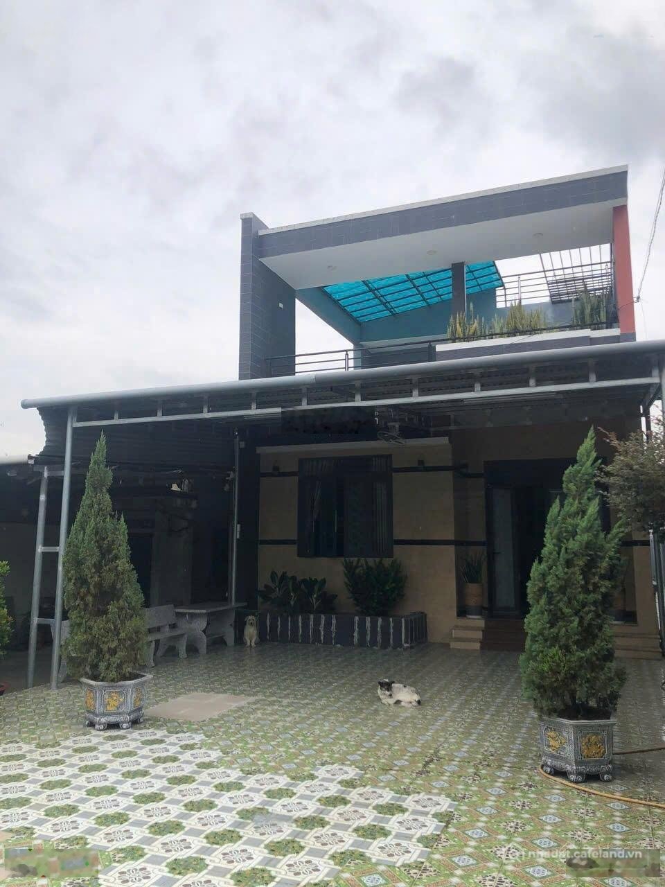 Bán nhà riêng: Bán gấp nhà đẹp 2 MT đường Hùng Vương Vĩnh Thanh 1200m2 có 240 th