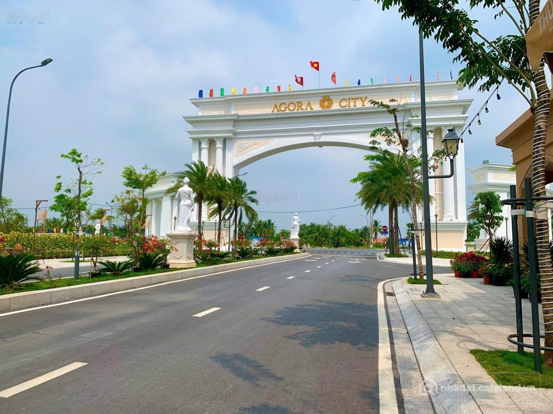 Bán đất thổ cư: Bán đất nền view đẹp tại Agora City, 20 triệu / m2, 108 m2