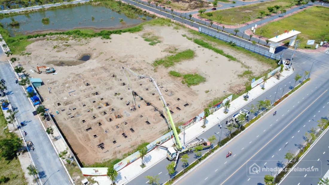 Bán đất thổ cư: Bán lô đất đối diện Coopmart Thủ Thừa, mặt tiền trục đường kinh 