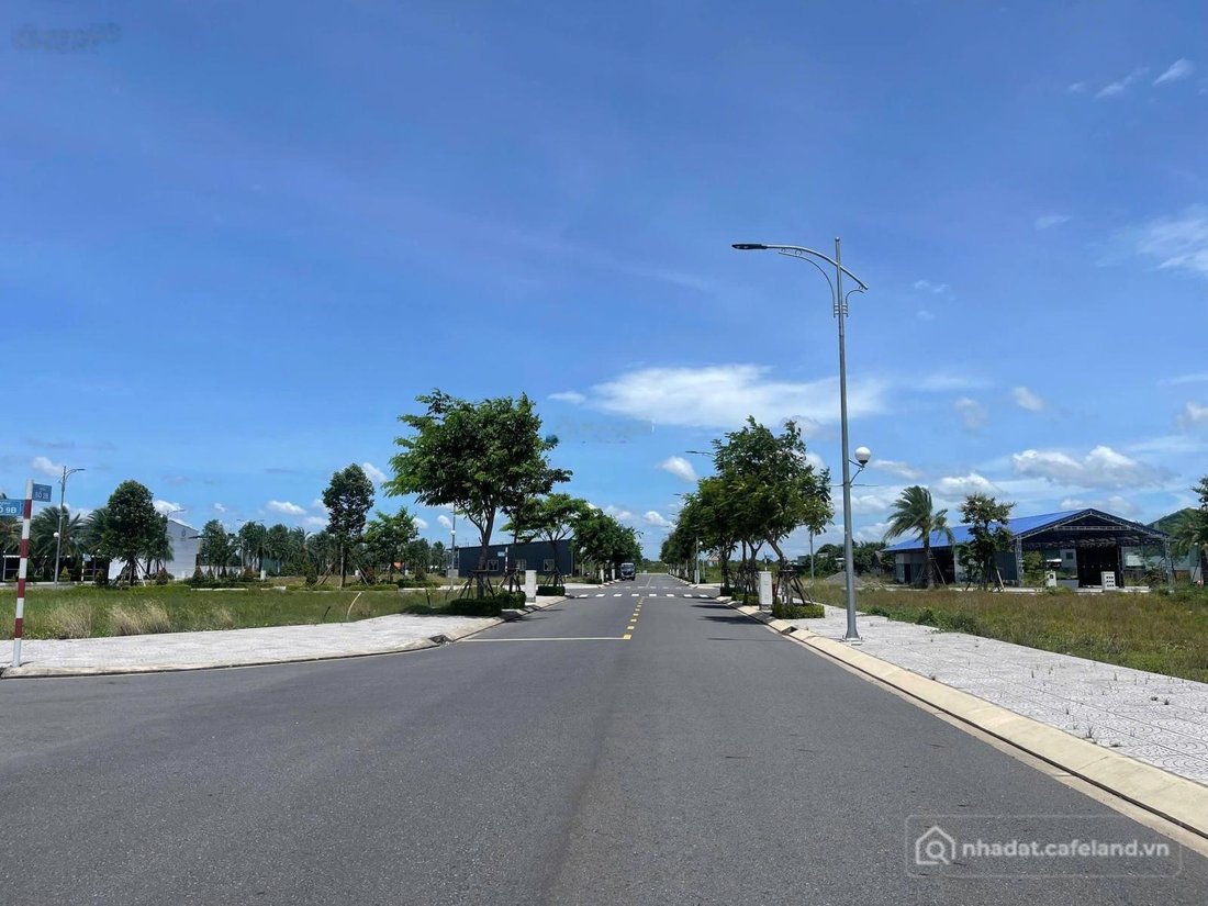 Bán đất thổ cư: Bán gấp Đất nền dự án tại King Hill Residences,1tỷ8/95m2 nhìn ra