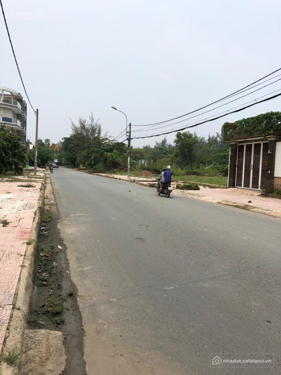 Bán đất thổ cư: Bán gấp nền biệt thự 200m2 KDC Cotec Phú Xuân đg 12m đ/d c.viên 