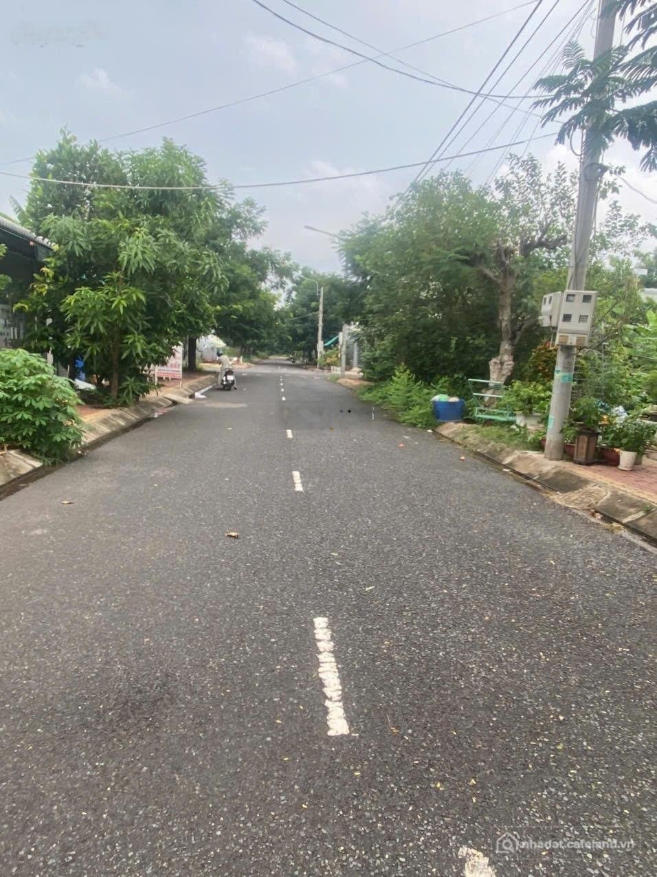 Bán đất thổ cư: Đất nền đường số 11 khu dân cư Thái Sơn Long Hậu giá chỉ còn 2tỷ
