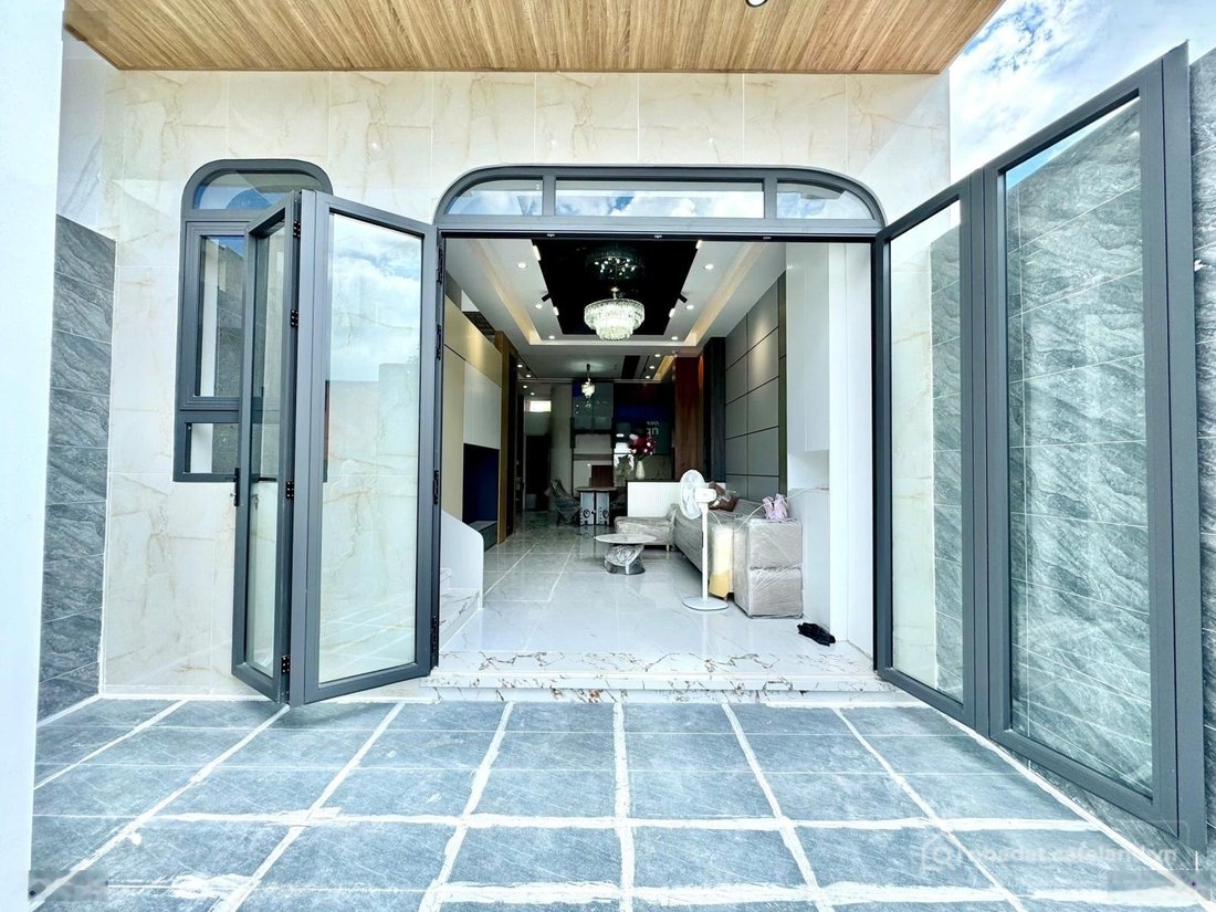 Bán biệt thự: BÁN NHÀ KHU ĐÔ THỊ THE SOL CITY nhà 1 trệt 2 lầu giá 3ty950. LH: 0