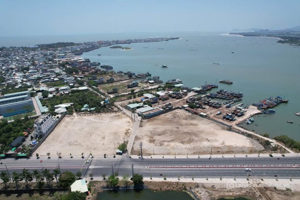 Bán đất thổ cư: Bán lô biệt thự view biển Phước Tỉnh, 303m2, phủ hồng toàn bộ sẵ