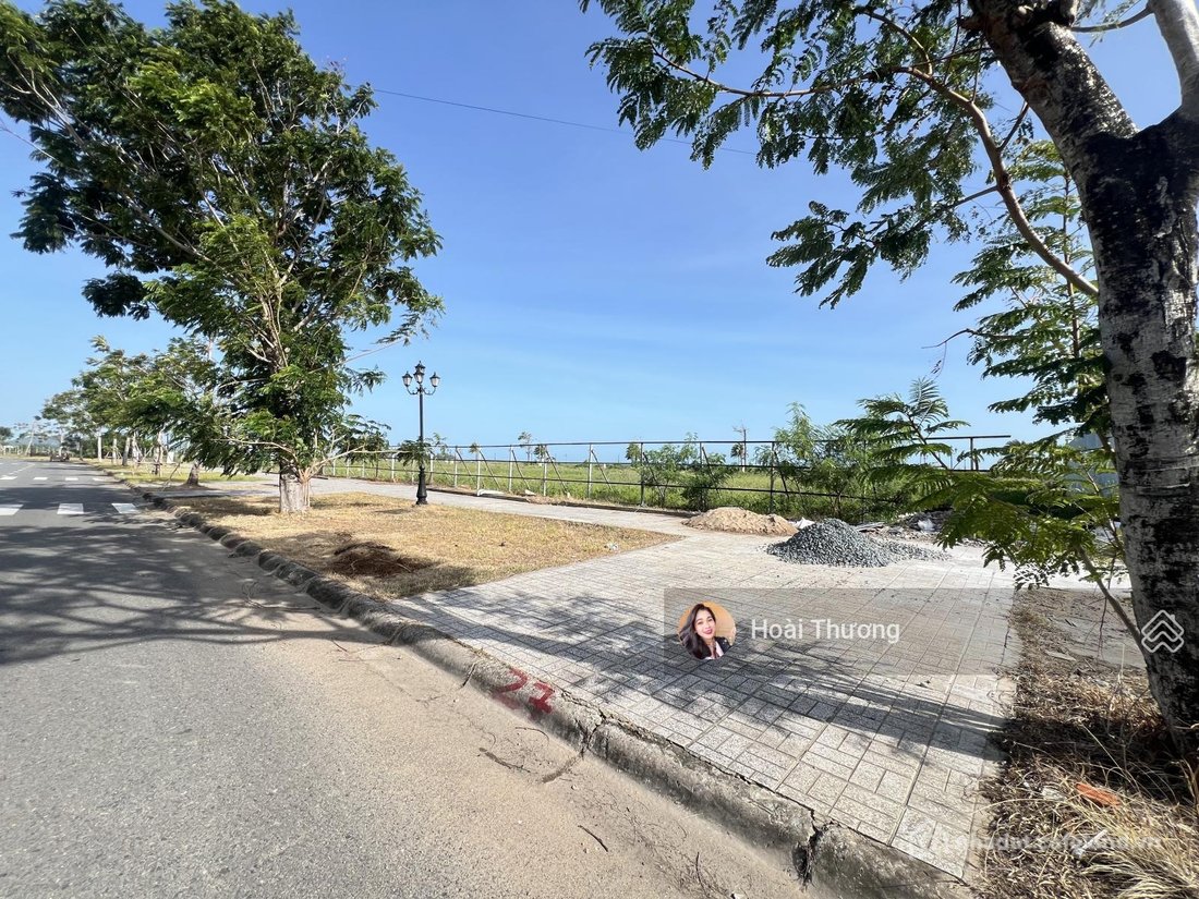 Bán đất thổ cư: Nền biệt thự mặt tiền Võ Văn Kiệt khu lân biển Hà Tiên 264m2 giá