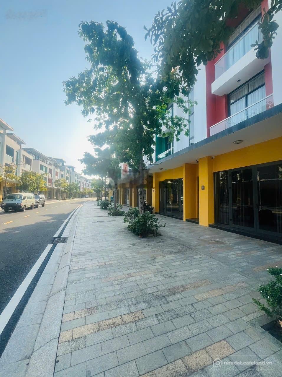 Bán biệt thự: Cần tiền bán cắt lỗ nhà phố Meyhomes Phú Quốc giá: 6,8 tỷ lh: 0979