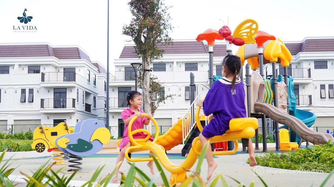 Bán biệt thự: Nhà phố Lavida VT 87.5m2, gần công viên bờ hồ view thoáng. Giá 7.6