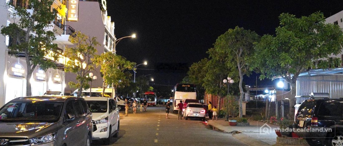 Bán nhà phố dự án: Bán Hotel cao cấp, trung tâm Chợ Đêm Hà Tiên, 5 tầng, 11 phòn