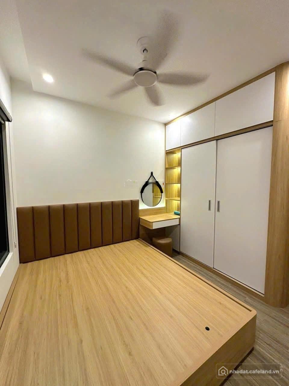 Căn hộ chung cư: Cho thuê căn hộ 2 PN phân khu The Sakura đồ đẹp, giá mềm được m