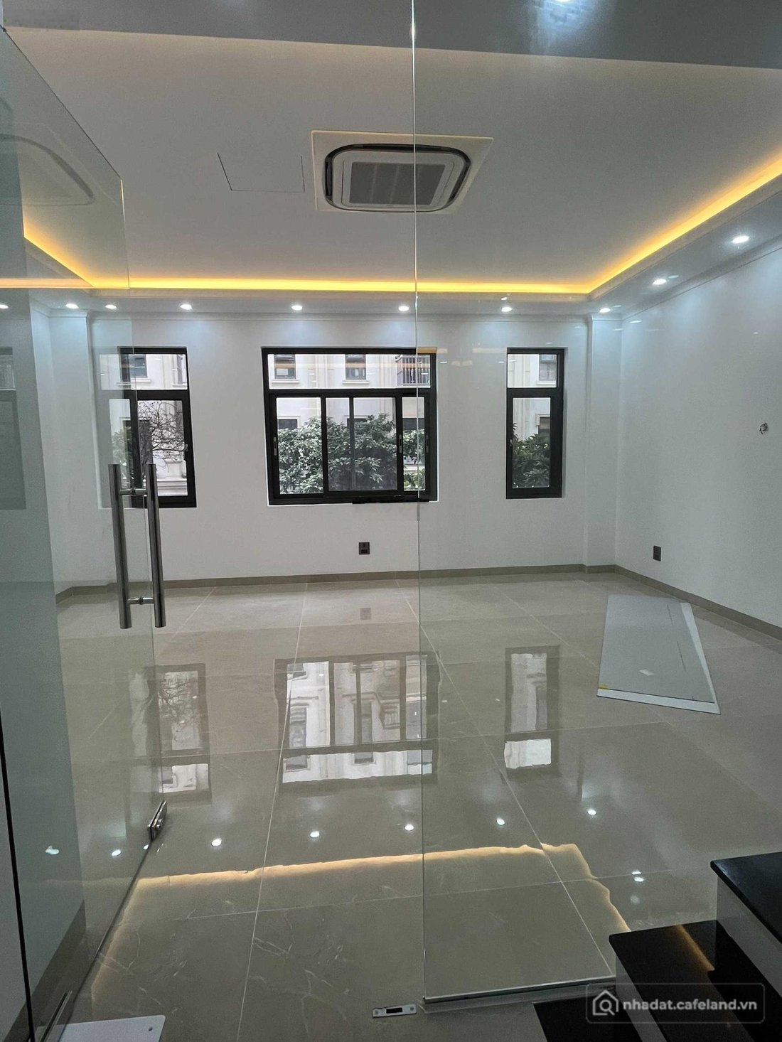 Văn phòng: Cho thuê văn phòng tại Him Lam Vạn Phúc, 90 m2/tầng gồm 2 phòng làm v