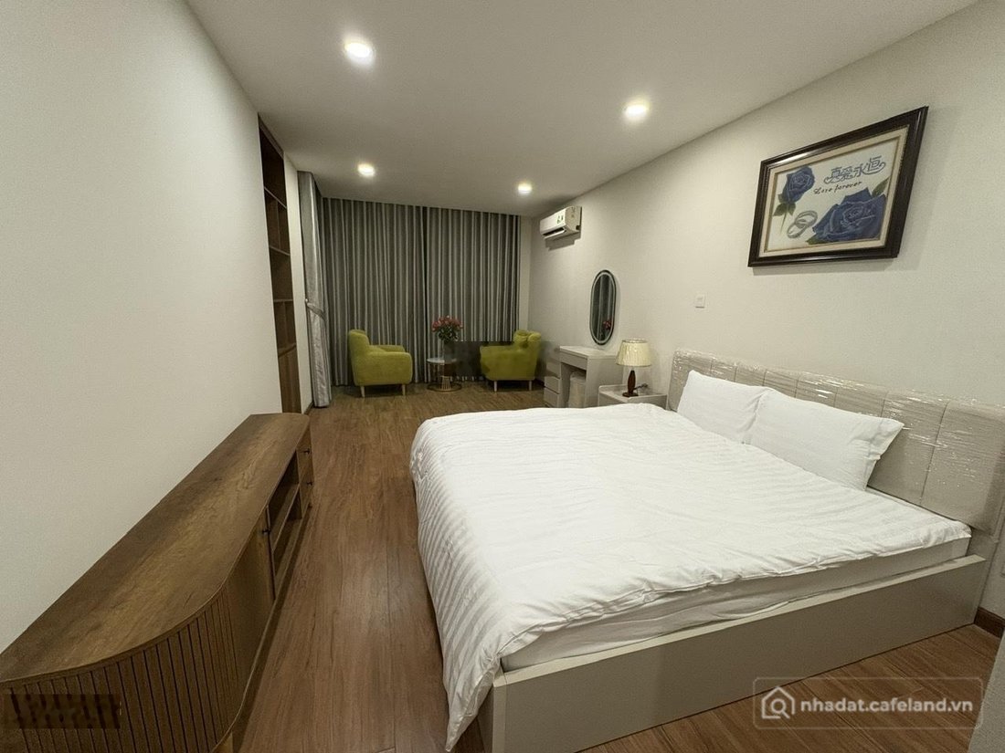 Căn hộ chung cư: Cho thuê CHCC Discovery Complex , DT 210M2, 4PN,3WC, Full nội t