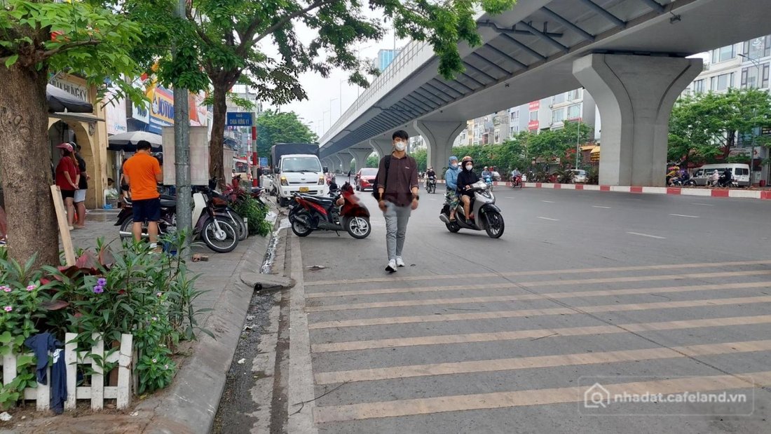 Nhà riêng: Cho thuê gấp nhà mặt phố Minh Khai, Hai Bà Trưng 550m2/tầng, nhà 2 tầ