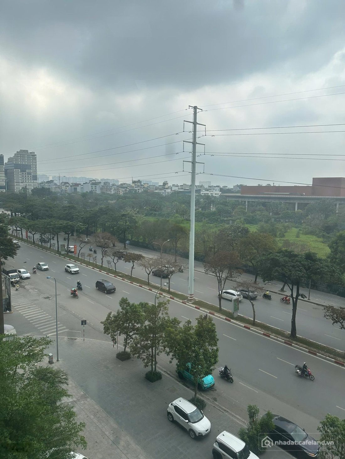 Văn phòng: Chính chủ nhượng sàn văn phòng golden palace mễ trì 203m
