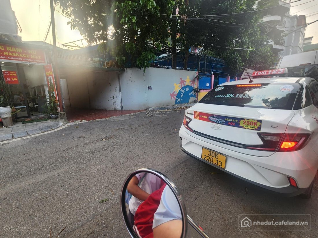 Nhà riêng: Cho thuê nhà 2 tầng khu phố Tô Ngọc Vân Quảng An Tây Hồ Hà Nội. Mở qu
