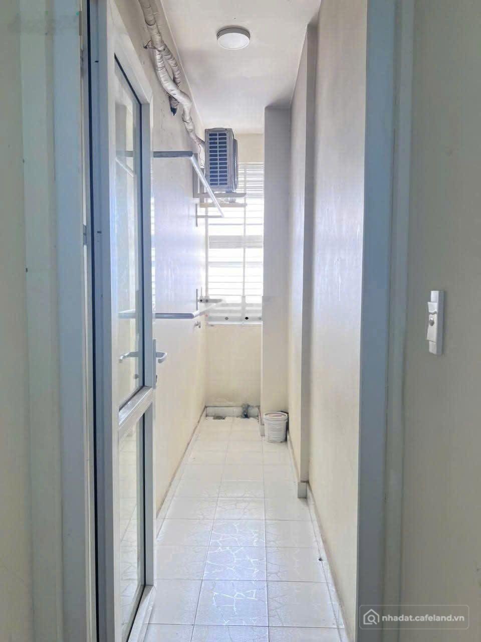 Căn hộ chung cư: Cho thuê Toky Tower. 2pn 2wc. Có ban công nhà trống.