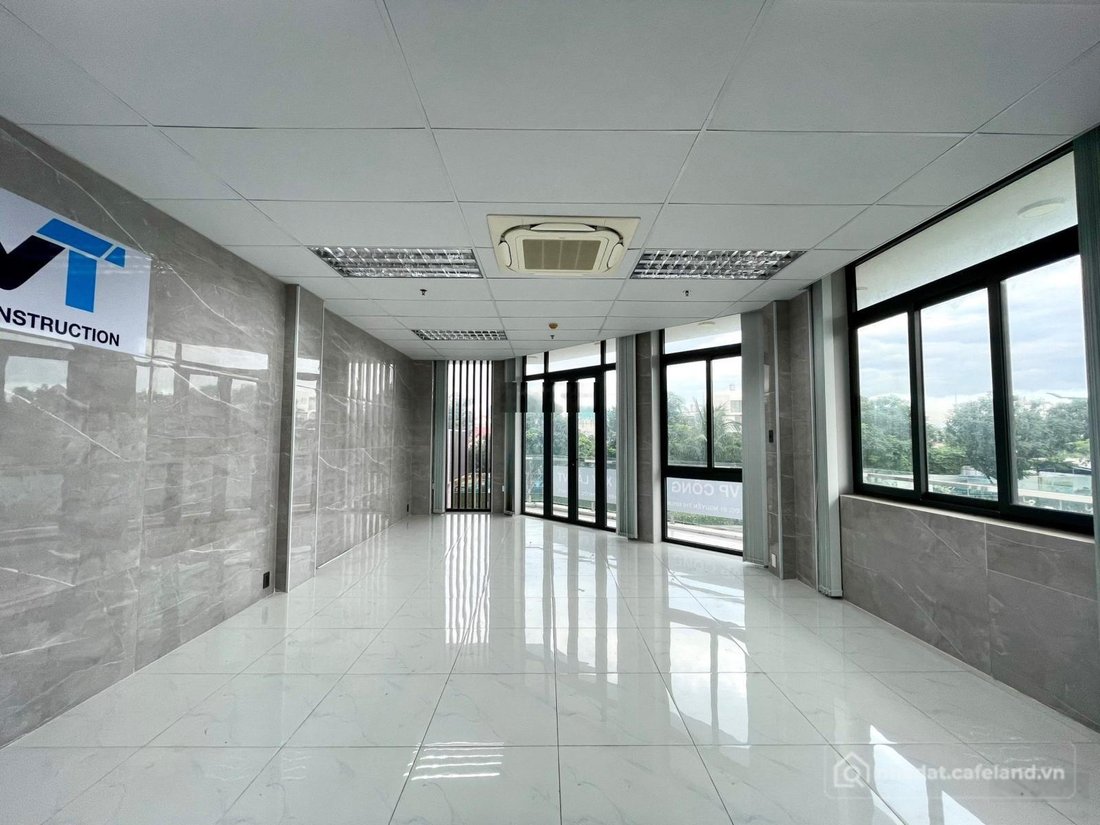 Văn phòng: CHo thuê văn phòng KDT Vạn Phúc City giá 9tr có máy lạnh, thang máy, 