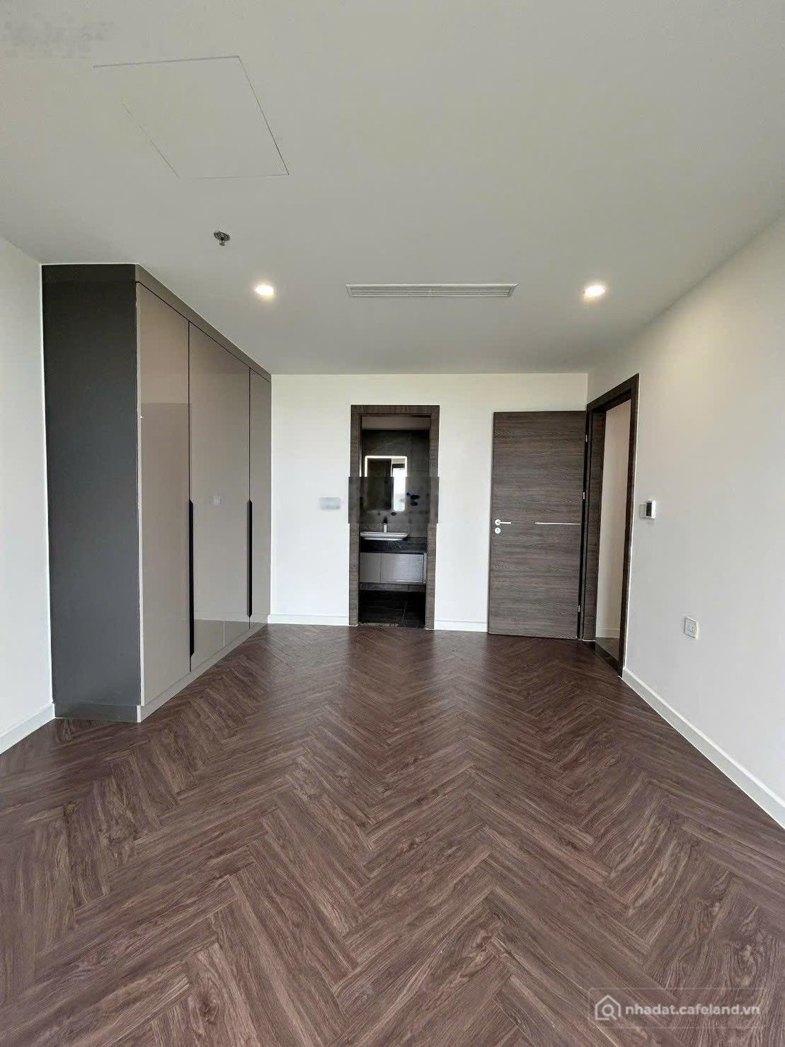 Căn hộ chung cư: Cho THUÊ căn hộ Sunshine Diamond River 135m2 2PN+1 Kho view đẹp