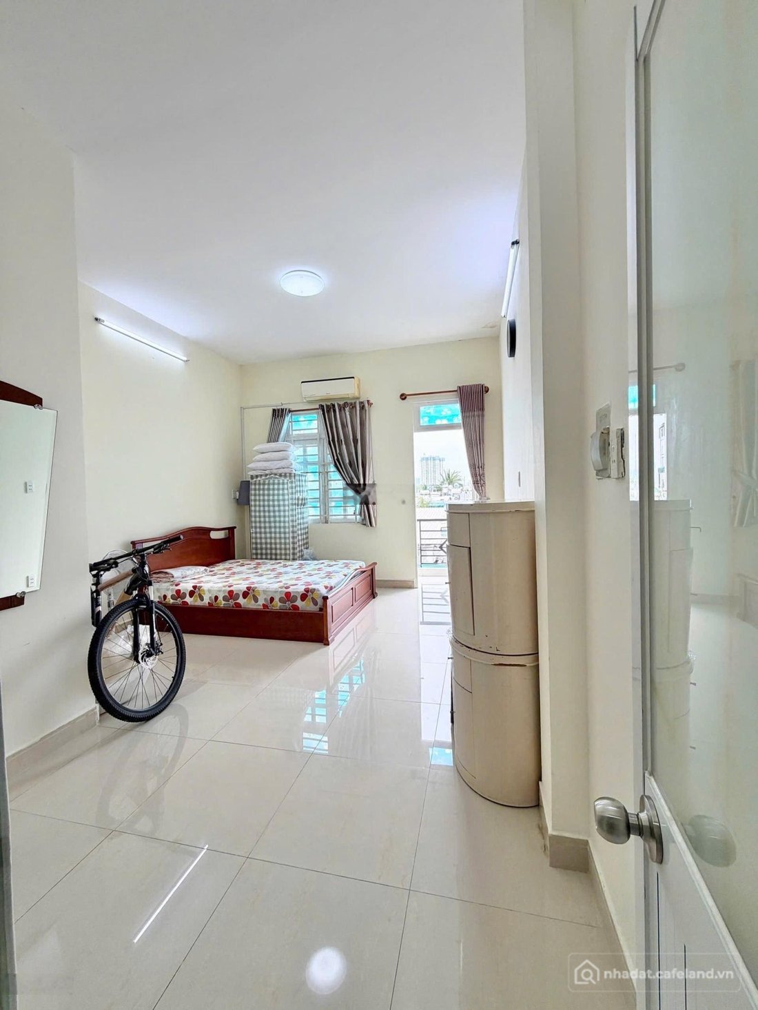 Nhà riêng: Cho thuê nhà 2 lầu full nội thất hẻm xe hơi đường số Tân Quy