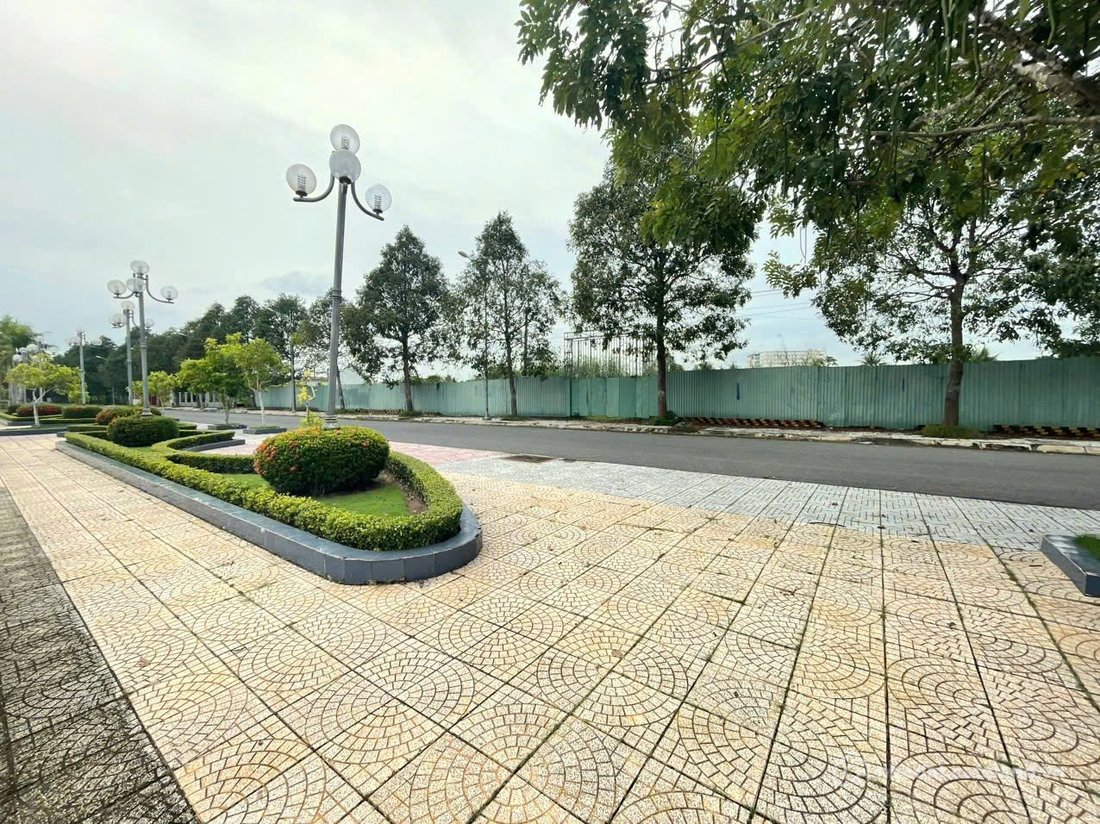 Bán đất thổ cư: Bán đất mặt tiền đường nhựa sông Cổ Chiên khu trung tâm Trường A