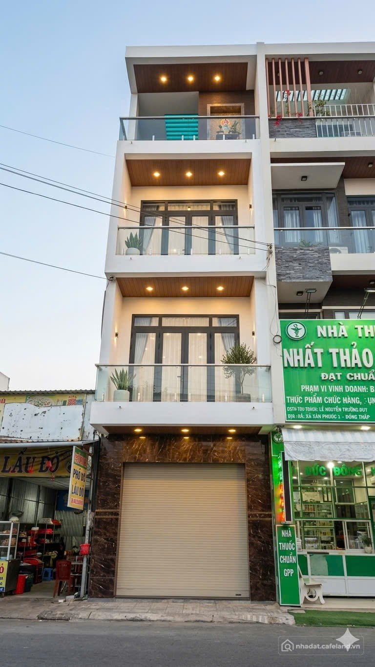 Bán nhà riêng: Bán nhà chính chủ , 1 trệt, 2 lầu, 1 sân thượng, 4 phòng 3 toilet