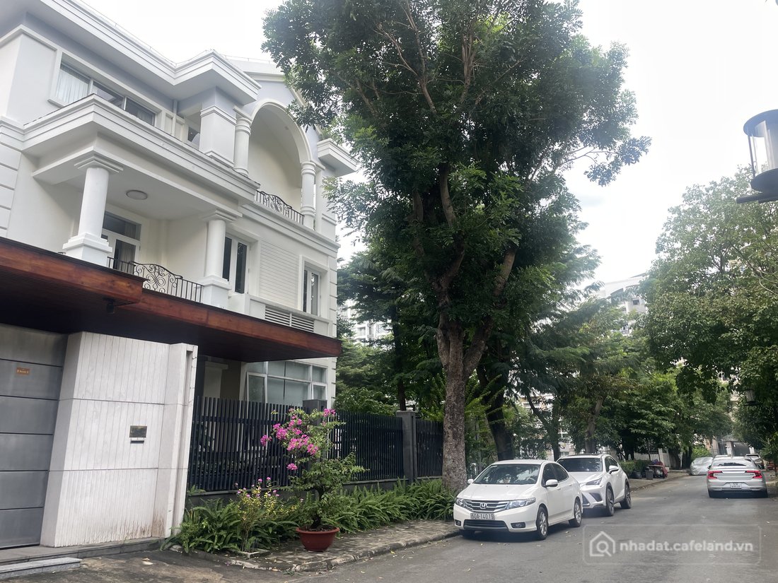 Bán nhà riêng: BÁN BIỆT THỰ ĐẸP – KHU MỸ VĂN 2 PHÚ MỸ HƯNG – KHÔNG GIAN SỐNG ĐẲN