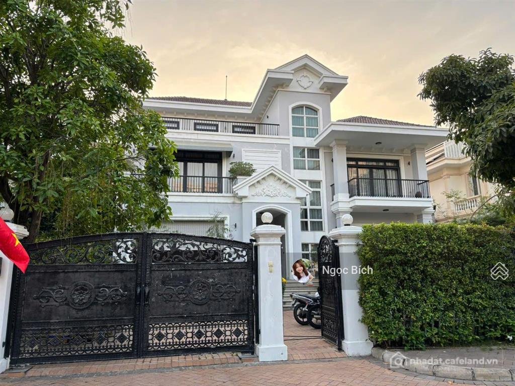 Bán nhà riêng: Cần bán biệt thự chateau vip nhất phú mỹ hưng giá tốt nhất thị tr