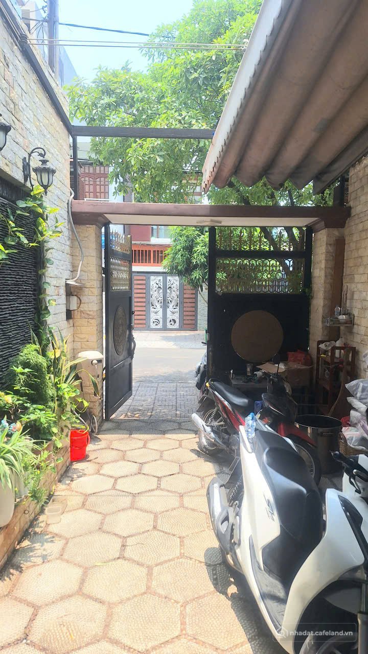 Bán nhà riêng: NHÀ MẶT TIỀN PHƯỚC BÌNH ( QUẬN 9 CŨ)-3 TẦNG- DIỆN TÍCH 108M2- GIÁ