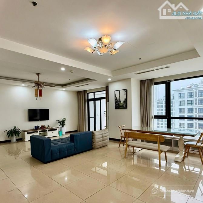 Cho thuê căn hộ chung cư: Cho thuê chung cư Vinhomes Royal City - Các căn 2 ngủ,