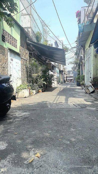 Bán nhà riêng:  PHÚ THUẬN Q7 nhà nát. Xe hơi sát nhà. Ngang to 7m. Nhỉnh 8 tỷ