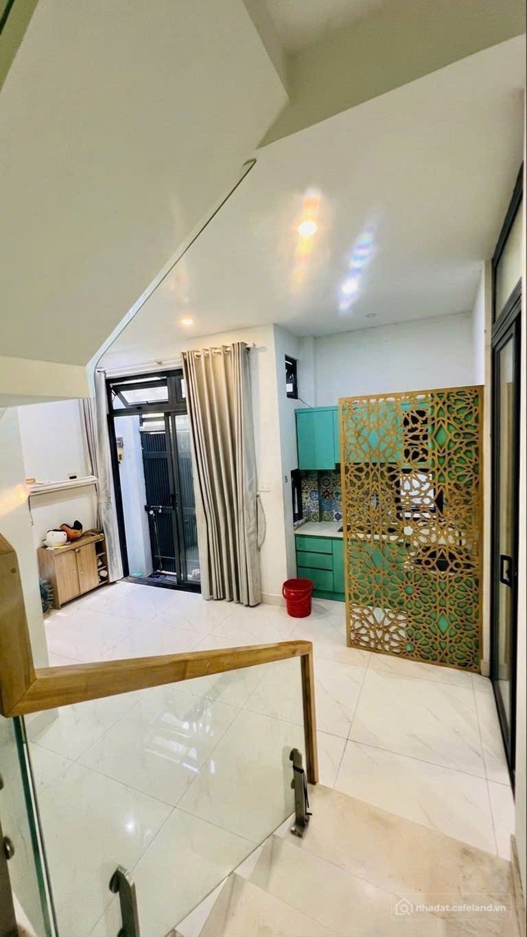 Bán nhà riêng: Bán nhà Vip 4 tầng 5pn . 3 bếp. đường Xô Viết Nghệ Tỉnh . Đoạn 2 