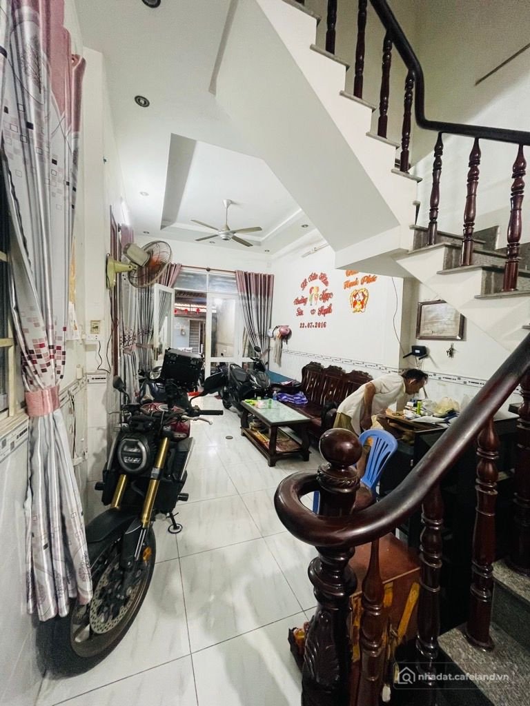 Bán nhà riêng: Bán nhà 236m² full thổ cư ngang 8m giá 13.3 tỷ tại Phường Tân Tạo