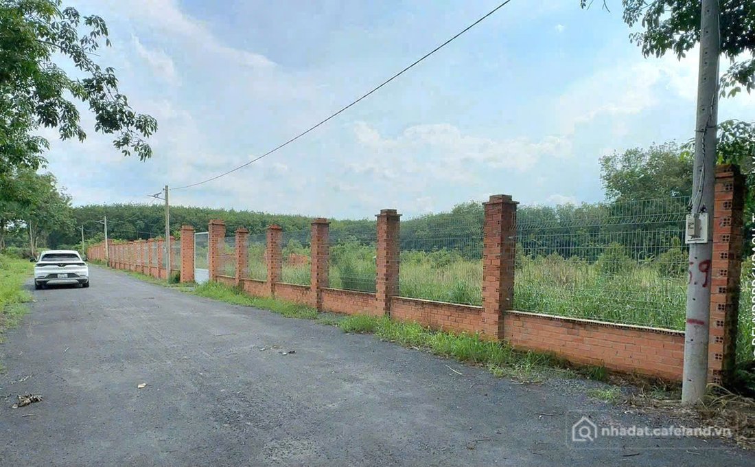 Bán đất thổ cư: (B615) Đất xã Phú Mỹ Hưng, dt 8.570m2, thổ cư 657m2, giá 18 tỷ