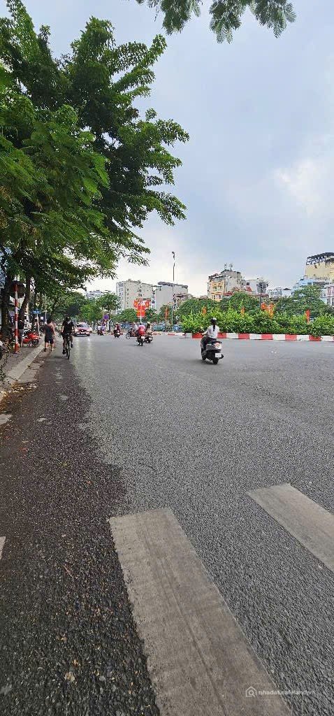 Bán nhà riêng: Một toà cao ốc 9 tầng phố Vũ Tông Phan .Giá 55 tỷ.106m2, mặt ti